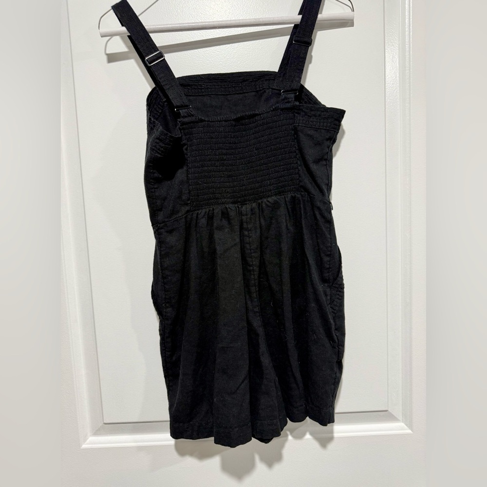 Overall bib black romper. Adjustable straps. Never been worn. Size extra small - Picture 6 of 8